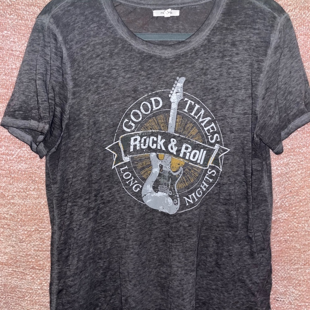 Heathered graphic tee